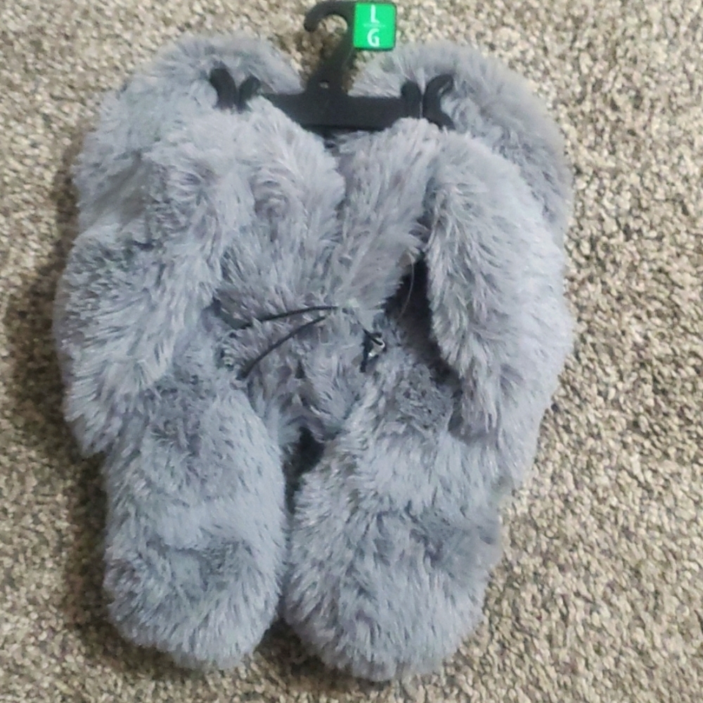 Ladies plush slippers